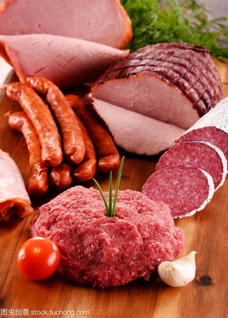 什锦的肉产品包括火腿和香肠